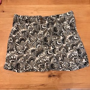 Floral /Paisley Organic Cotton Gray and White Women's Shorts 8 - Aventura